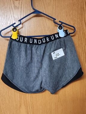 Under Armour Shorts with White Waistband women M number 112